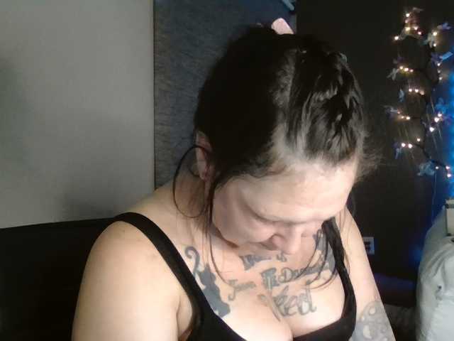 Adelaideskyy live cam on BongaCams