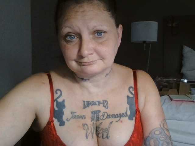Adelaideskyy live cam on BongaCams