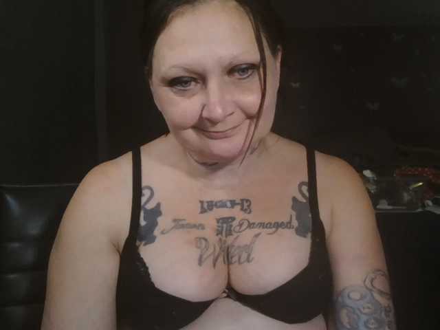 Adelaideskyy, en directo ahora en BongaCams