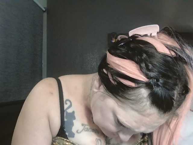Adelaideskyy live cam on BongaCams