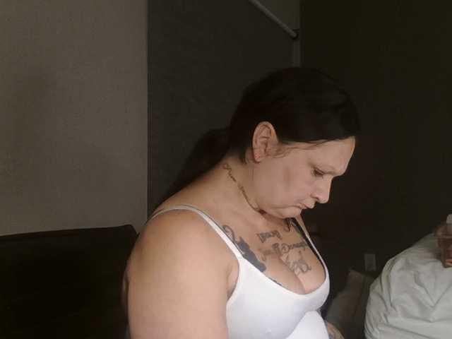 Adelaideskyy live cam on BongaCams