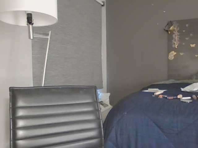 Adelaideskyy live cam on BongaCams