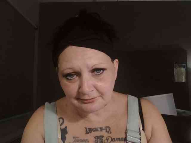 Adelaideskyy Live Webcam on BongaCams