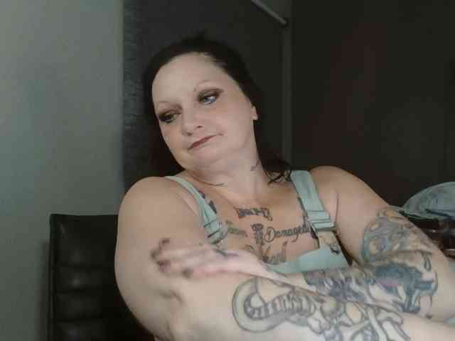 Adelaideskyy Live Webcam on BongaCams