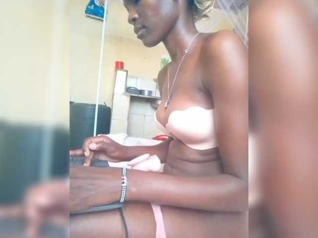 Queenett live cam on BongaCams