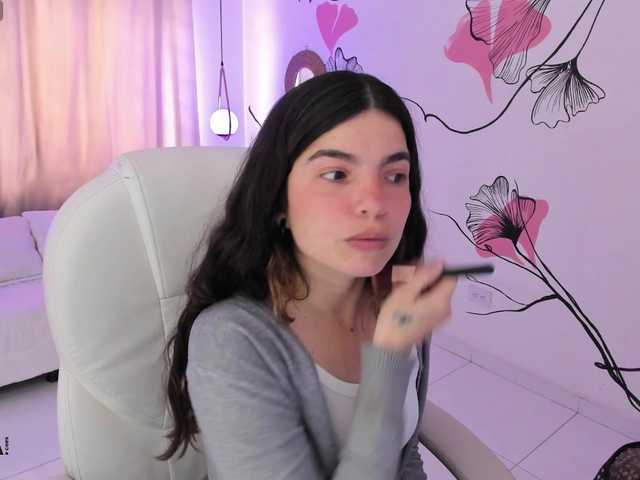 le modèle Isabela-Fiorelli est en webcam porno dans un show sur le site bongacams, il possède les tags suivants: Latino/Hispanic,Brunette,Shaved