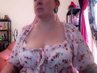 NylonQueen Porn Show