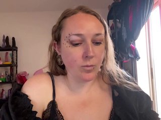 NylonQueen Porn Show