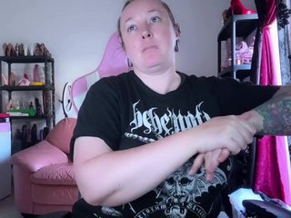 NylonQueen Porn Show
