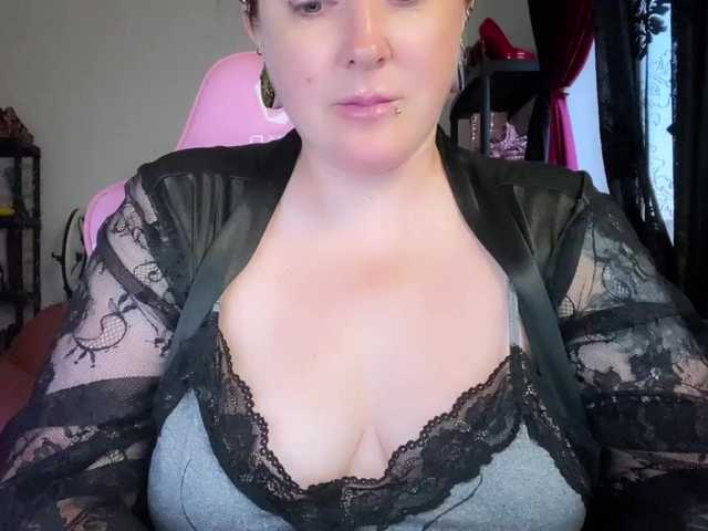 NylonQueen live cam on BongaCams