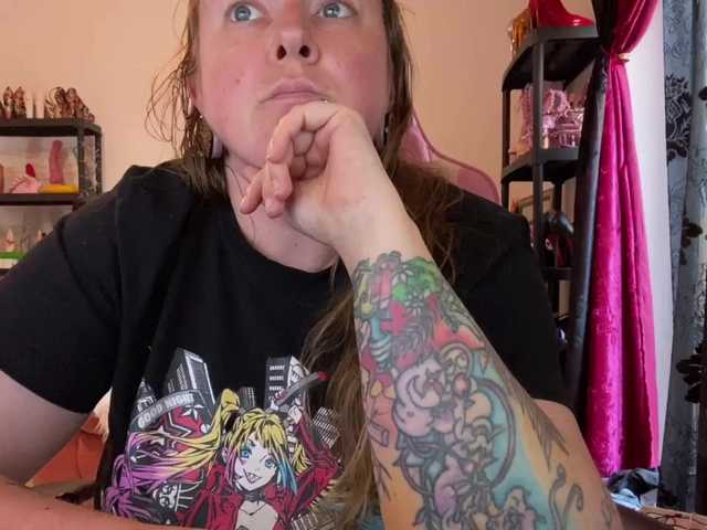 NylonQueen's BongaCams show and profile