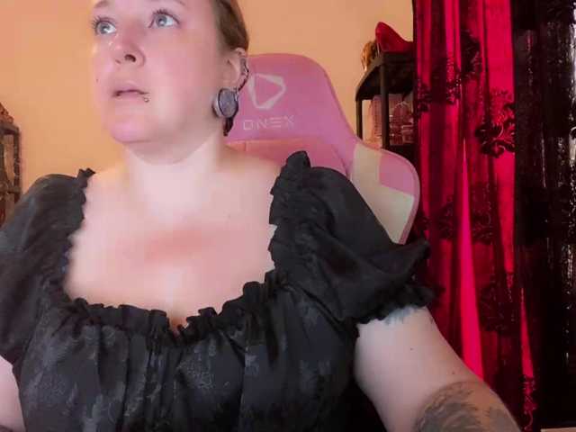 NylonQueen live cam on BongaCams