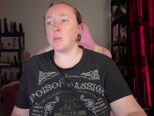 NylonQueen live webcam show