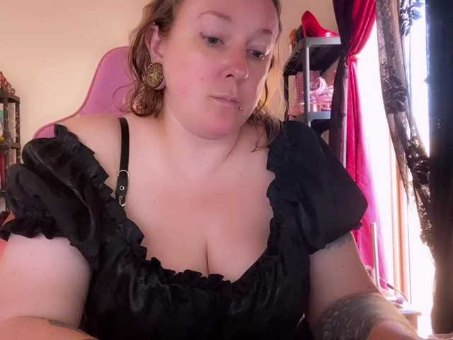 NylonQueen live cam on BongaCams