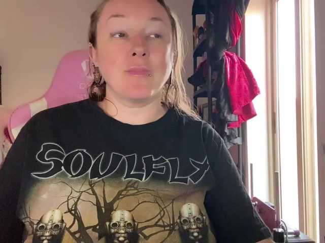 NylonQueen live webcam show
