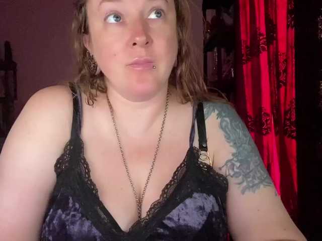 NylonQueen live webcam show