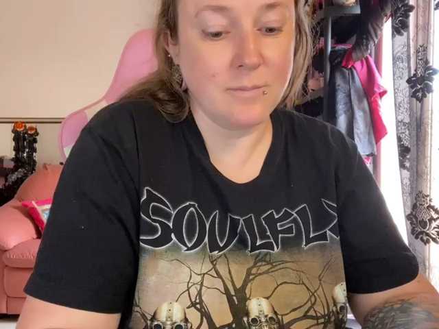NylonQueen live cam preview