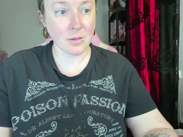 NylonQueen live webcam show
