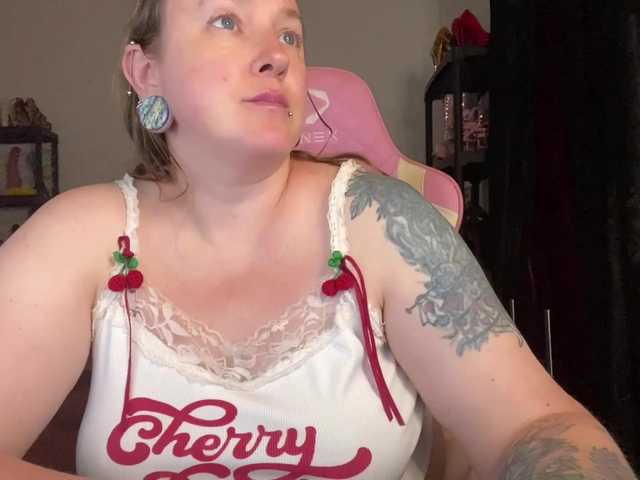 NylonQueen live cam on BongaCams
