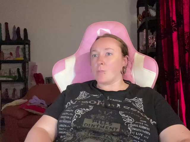 NylonQueen live webcam show