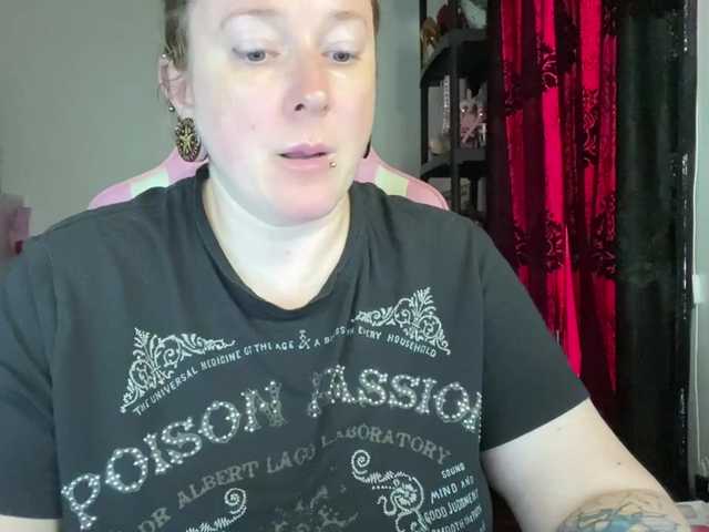 NylonQueen live webcam show