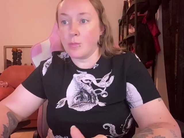 NylonQueen live cam preview