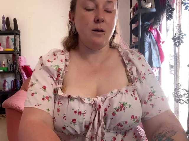 NylonQueen live cam on BongaCams