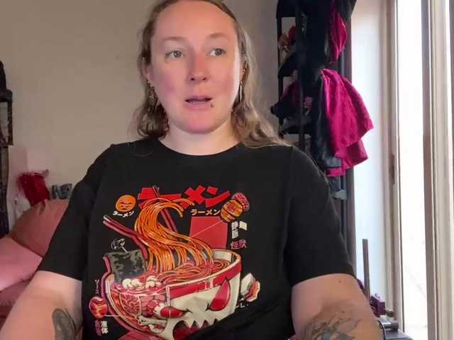 NylonQueen live webcam show