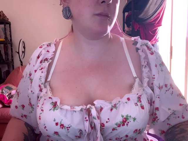 NylonQueen live cam on BongaCams