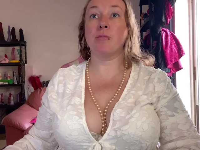 NylonQueen live cam on BongaCams