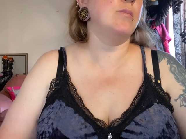 NylonQueen, en vivo ahora en BongaCams