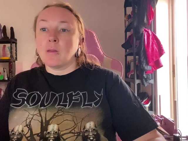 NylonQueen live webcam show