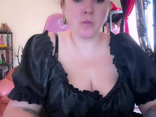 NylonQueen live cam on BongaCams