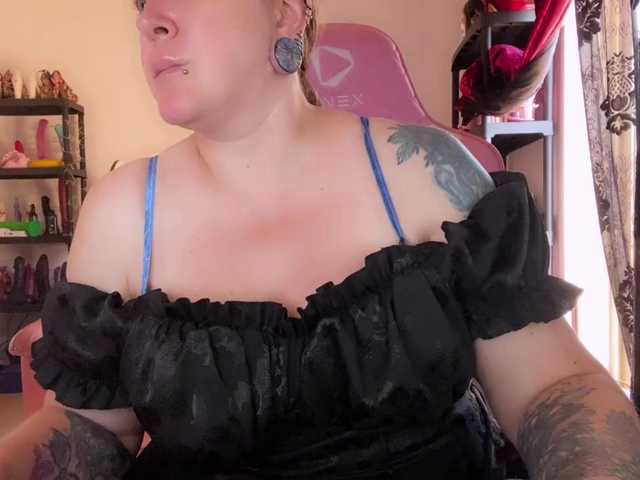 NylonQueen live cam on BongaCams
