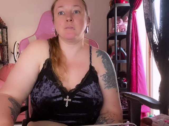NylonQueen live cam on BongaCams
