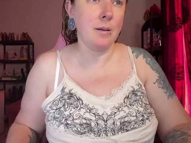 NylonQueen live cam on BongaCams