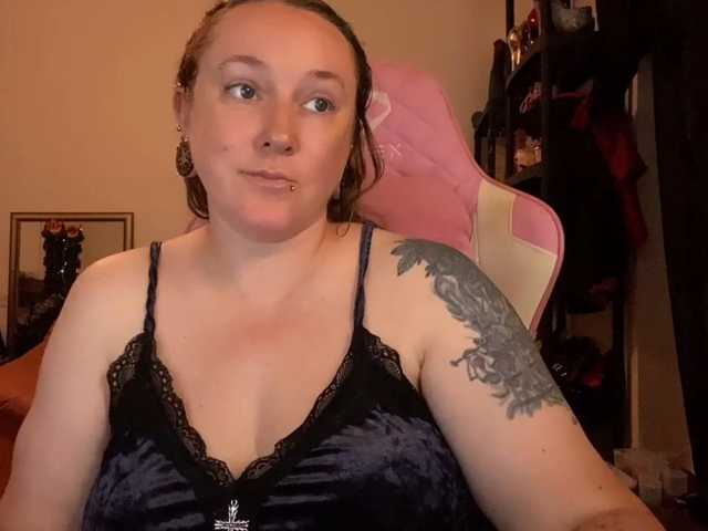 NylonQueen live cam on BongaCams