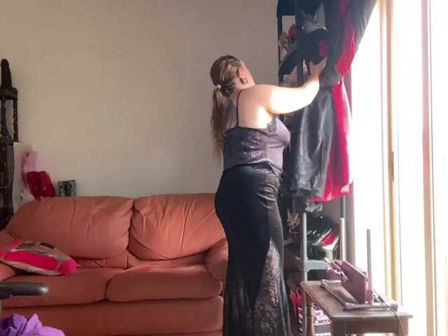 NylonQueen live webcam show
