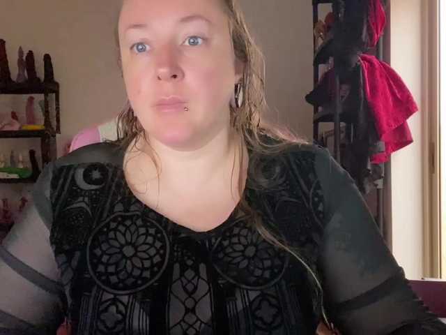 NylonQueen live webcam show