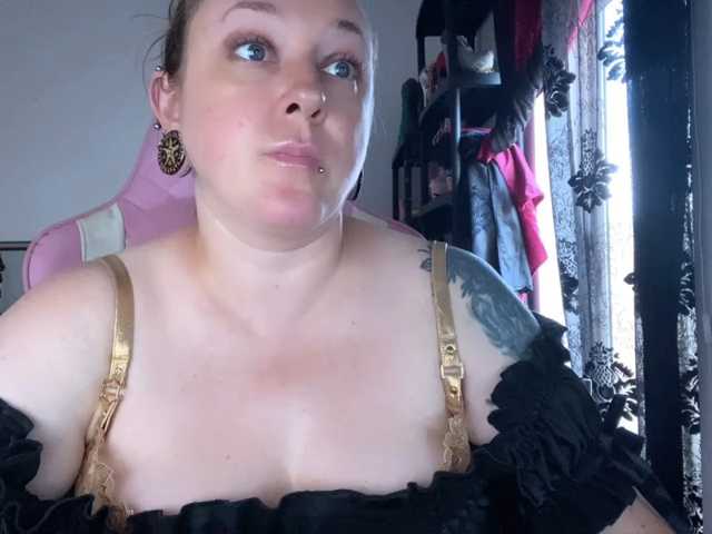 NylonQueen