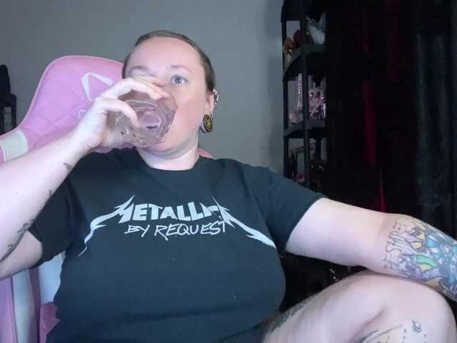 nylonqueen belle show