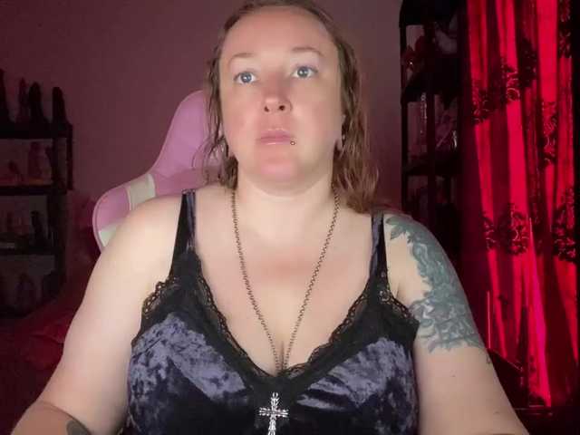 NylonQueen live webcam show