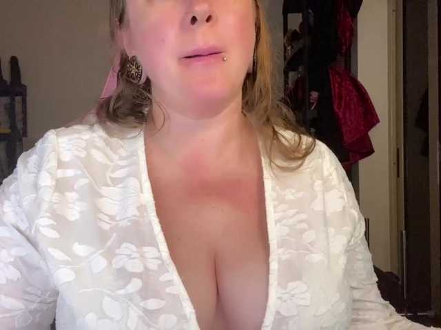 NylonQueen live cam on BongaCams
