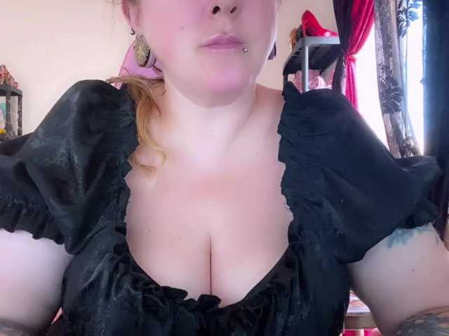 NylonQueen live cam on BongaCams