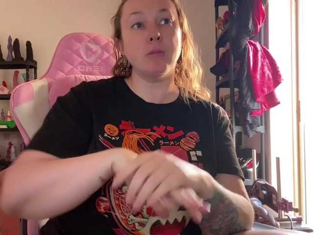 NylonQueen live webcam show