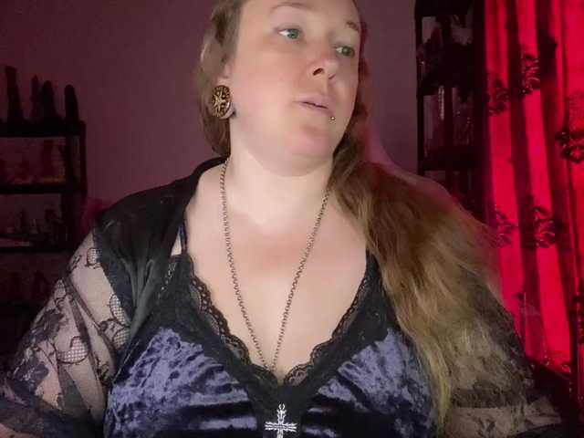 NylonQueen live cam on BongaCams