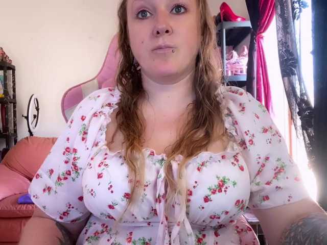 NylonQueen live cam on BongaCams