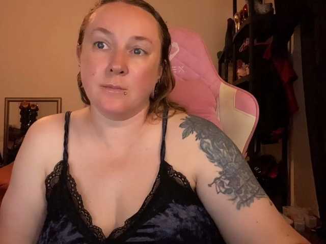 NylonQueen live cam on BongaCams