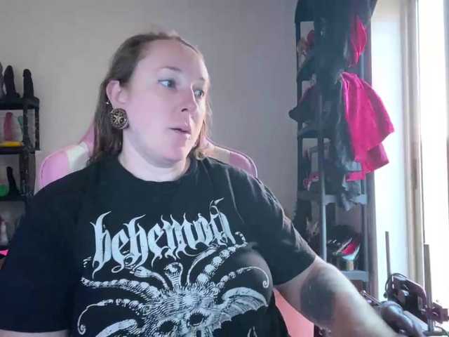 NylonQueen live webcam show