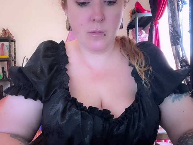 NylonQueen live cam on BongaCams
